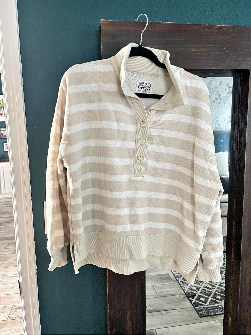 American Eagle Cozy Fleece Boyfriend Crew Striped Pullover in White & Beige XS